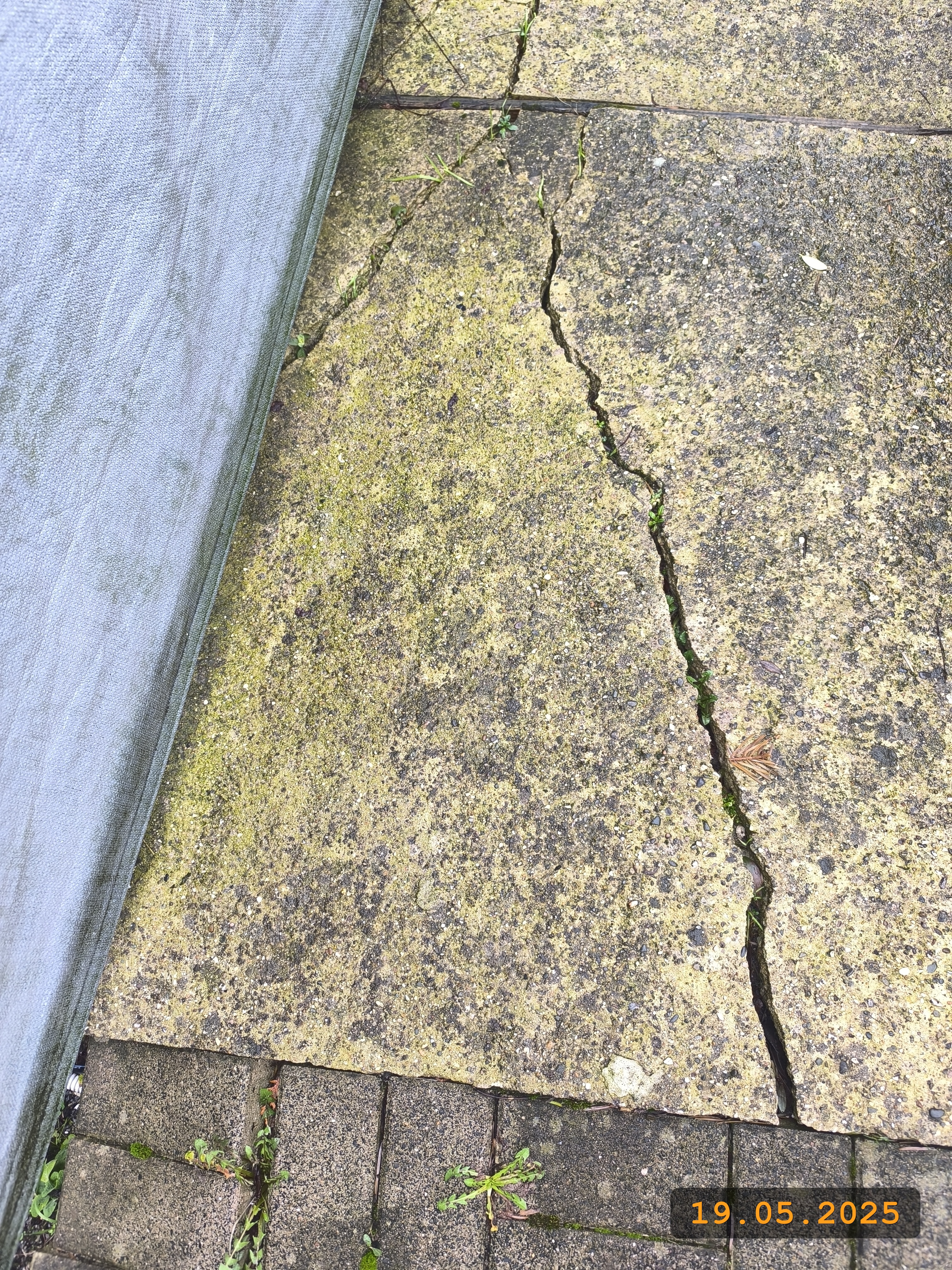 Beweis Risse im Weg
