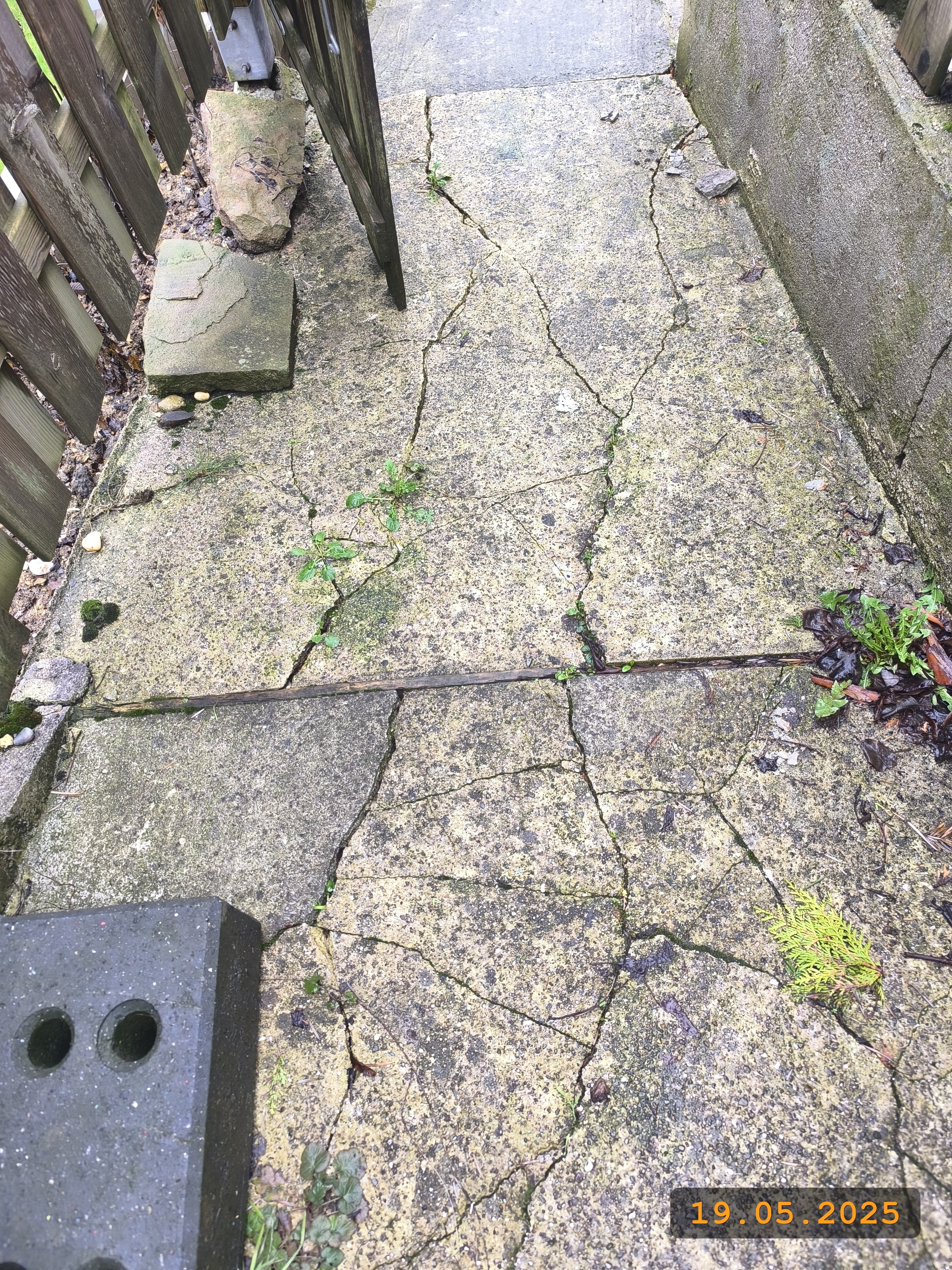 Beweis Risse im Weg